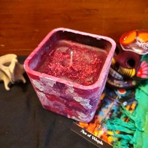 Raspberry scented candle